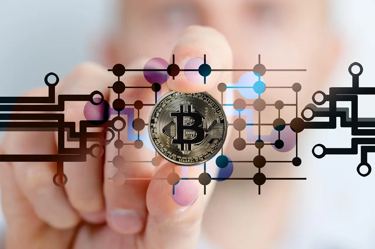 Elon Musk, CZ Trade Blows Over SpaceX Shares After $6.4B Binance Hack